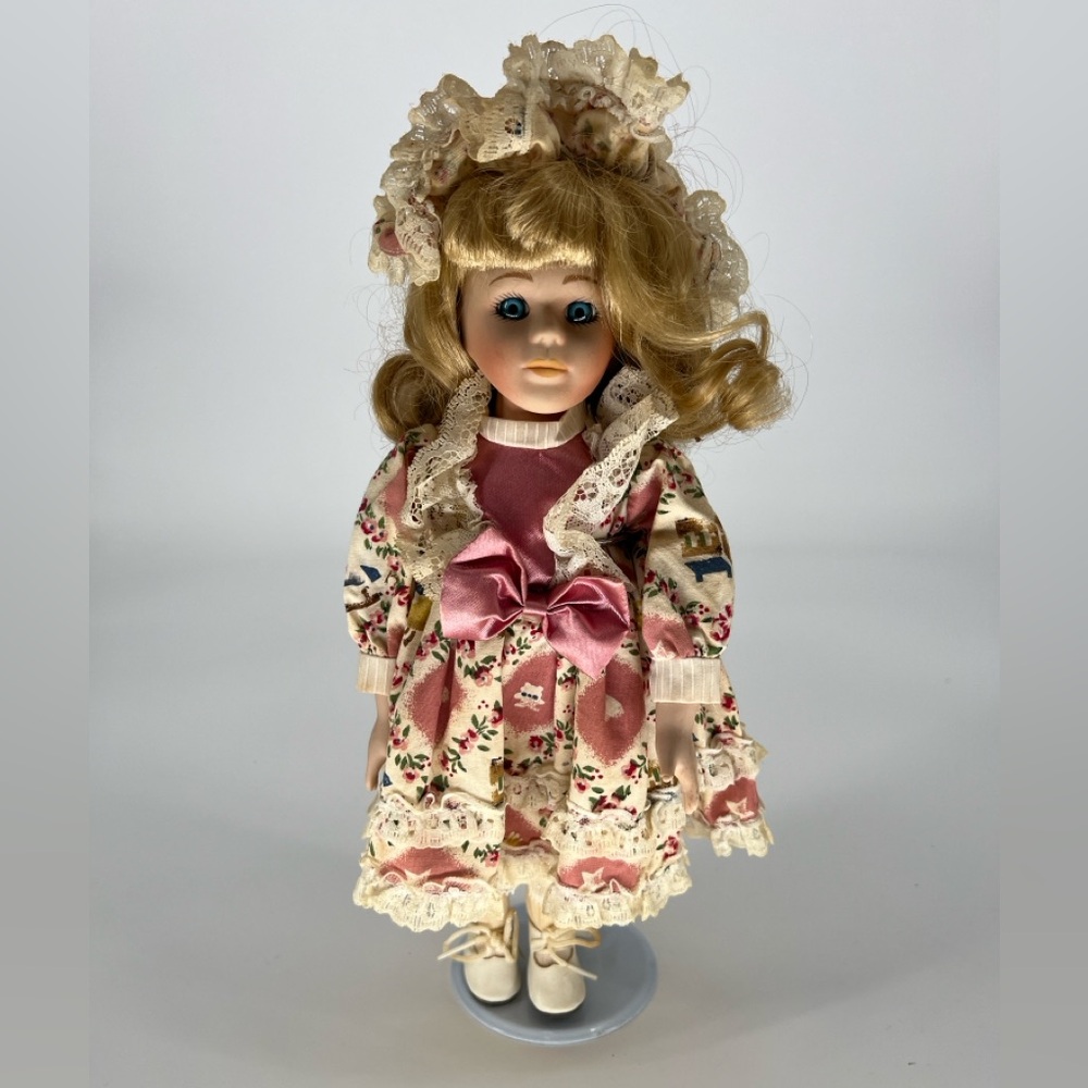 SOFT EXPRESSIONS Vintage Porcelain Doll Curly Blonde Hair Excellent Condition